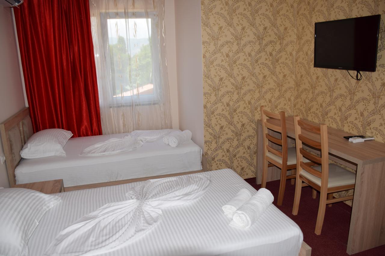Hotel Pogradeci 2 Tushemisht Eksteriør bilde